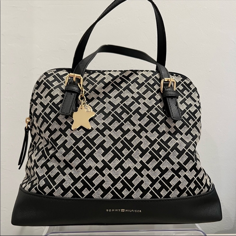 NWOT Tommy Hilfiger Purse